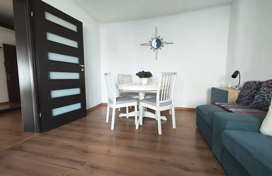 Platinum Apartment - apartament cu 3 camere, 2 dormitoare, 2 bai, bucatarie complet utilata, 2 balcoane-1